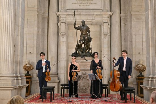 Los cuatro miembros del Parallel Quartet despiden al público.