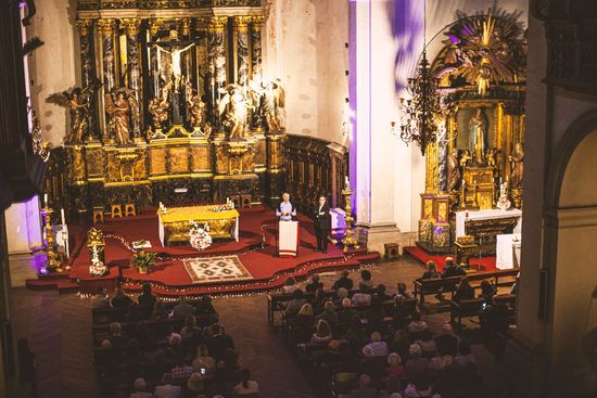 Iglesia barroca de Sant Felip Neri en Barcelona, desde el órgano