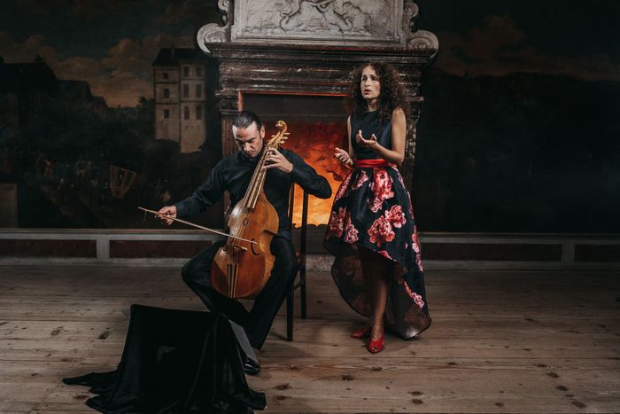 Duo Cantar alla viola en escenario