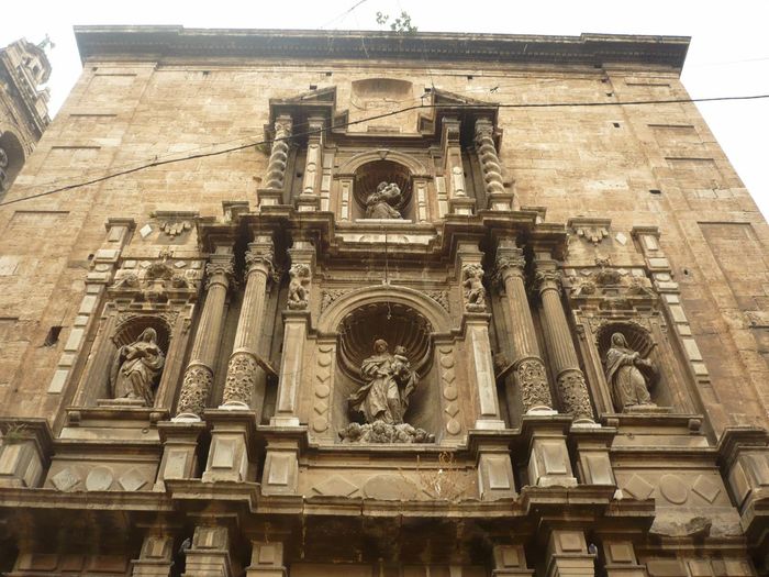 Fachada Iglesia desde la Plaza del Carmen.