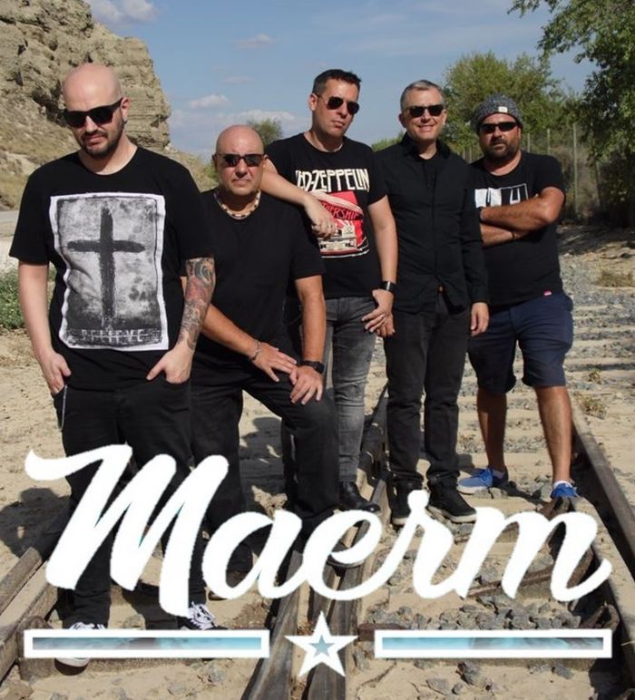 Los 5 miembros de la banda en su foto de prensa