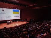 Auditorio del museo durante un concierto de Corinna Simon